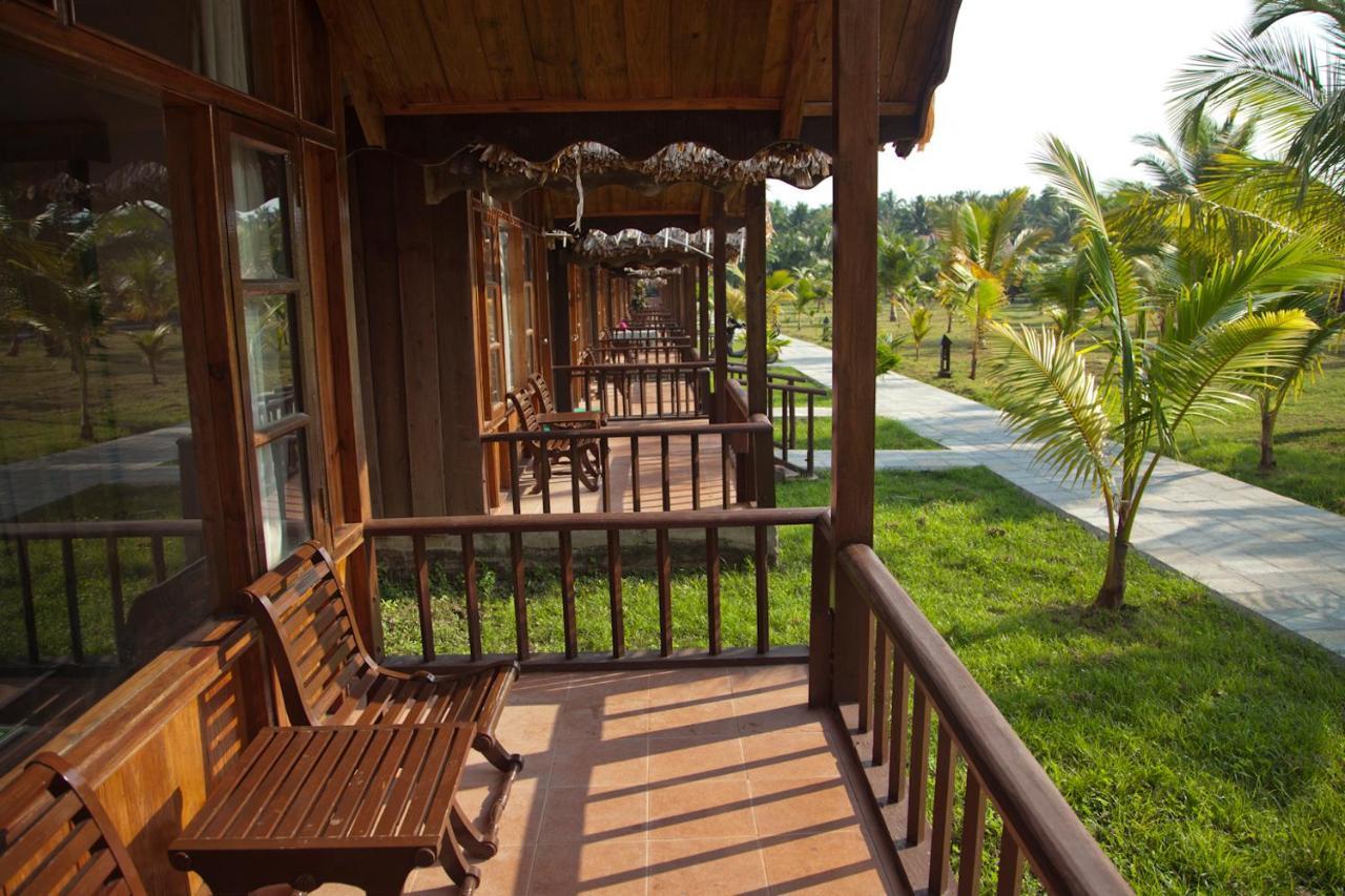 Symphony Palms Beach Resort And Spa Govind Nagar Экстерьер фото